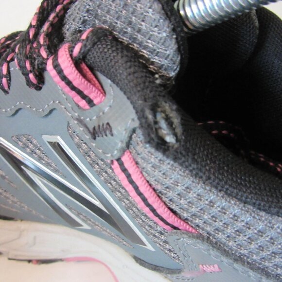 New Balance 573 Trail Running Shoes Size 9.5 All Terrain Gray / Pink - Picture 6 of 7